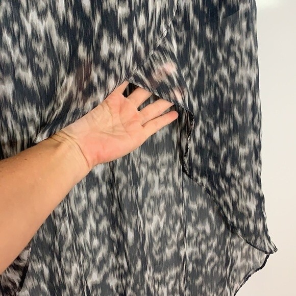 Express Lightweight Flowy Patterned High Low Skirt Skort Gray Size Small - Picture 8 of 14